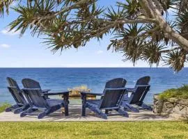 Hampton on the Beach - Stunning Beach Front, Sleeps 8