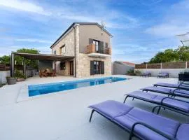 Beautiful Villa Baraka with pool near Pazin