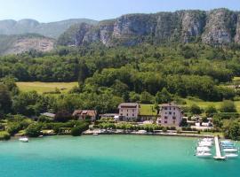 Le Nid du Lac, appartement en duplex au bord du lac d'Annecy, résidence avec plage privée, hotel in Doussard