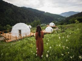 Zenzia Glamping, hotel bajet di Piatra Neamţ