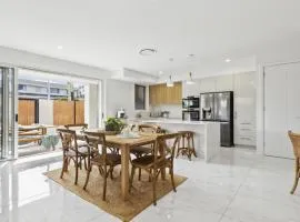 Seas the Day - Modern Townhouse in Sawtell Village