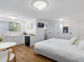 Sea Pine Studio - Sawtell Village & Beach Location