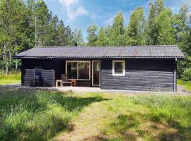 3 Bedroom Nice Home In L&aelig;s&oslash;, hotel de playa en L&aelig;s&oslash;