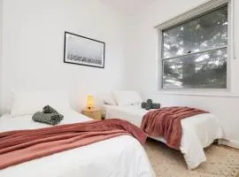 Stylish & Bright - 5star Location - 200m to the Sand! #18