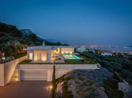 Villa Radun Home with Grand Heated Pool, casa de temporada em Ka&scaron;tel Stari