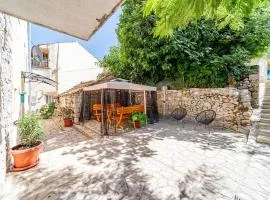 2 Bedroom Gorgeous Home In Hodilje