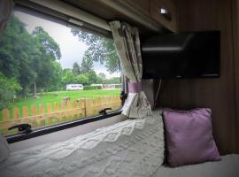 Bella, κάμπινγκ σε Hope