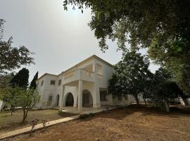 Villa Africa Jade 7 min walk to the beach, hotel en Korba