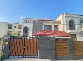 Spacious 5 Bedroom Park Facing House