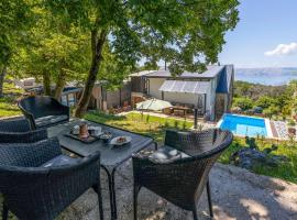 Cozy Home In Bater With House Sea View, hotel a Bakar