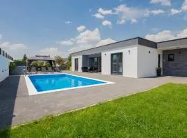 Gorgeous Home In Donji Prolozac