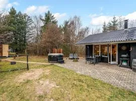 Lovely 6-Person Cottage With Outdoor Sauna - 1007