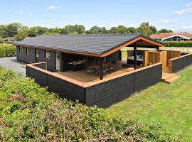 4 Bedroom Amazing Home In Sydals, hotel in Sarup