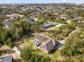 14-Person Pool House With Plenty Of Activity Options - 1031