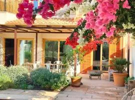 Idayvuelta Home & Suites with private pool