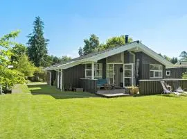 Gorgeous Home In Fårevejle With Wifi