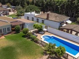 Awesome Home In Chiclana De La Fronter