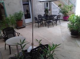 Au Terminus 6 Personnes, hotel in Hautvillers