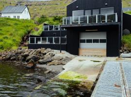 A pearl in a forgotten fjord - Luxury Boathouse, hotel v destinaci Funningsfjørður