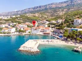 Holiday House Amaris, 20m from sea with parking, 6 pax