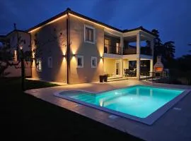 Villa Kortus - private pool&700mbeach