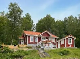 Amazing Home In Eiksund With Kitchen