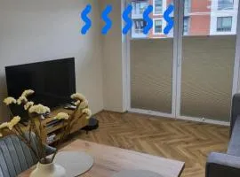Apartament w Centrum Luksusowy, Klimatyzacja, Full Opcja, Zameldowanie 24h, Duży Parking, Balkon, PlayStation 5, Ekspres, Netflix, Winda, FV, Nowy Budynek
