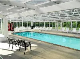 Mountain View Condo2 Kings, Pools & Balcony