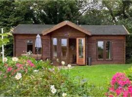 The 'SHED' Log Cabin, Bishop Sutton, hotel in Bishop Sutton