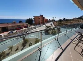 apartamento con vistas al mar, piscina y parking