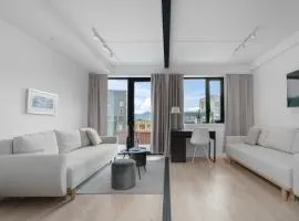 Sleek 1BD Apt with Sea View & balcony central