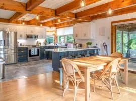 Private Pool and Screened Deck Mashpee Home!