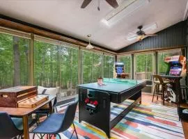 Game Room Hot Tub Mins to Slopes Fire Pit