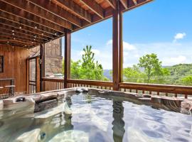 Classy Bear Cabin - Summit Views of Ober Mountain, Hot Tub, 3 King Beds, 2 Mi to Downtown, Hotel in Gatlinburg