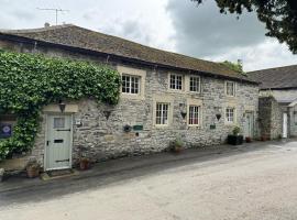 Stunning cottage - 3 Bedrooms & 3 Bathrooms, hotel i Bakewell