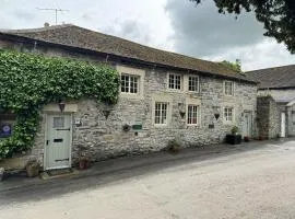 Stunning cottage - 3 Bedrooms & 3 Bathrooms
