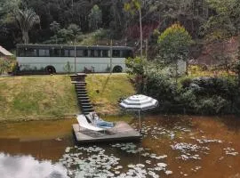 Hosperdagem no Ônibus Off White em Santa Teresa no Circuito Caravaggio、サンタ・テレサのラグジュアリーテント