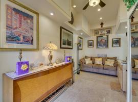 Cozy and Convenient Elmont Retreat with Patio!, casă de vacanță din Elmont