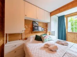 Holiday Home by Zuidlaardermeer with Jetty