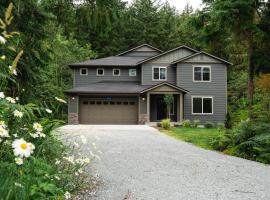 North Cascades Escape- spacious 5-bedroom, family friendly, AC, WiFi, hotel in Concrete