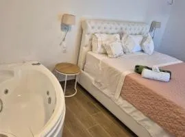 Top hill Gardens- Jacuzzi-7m from Airport