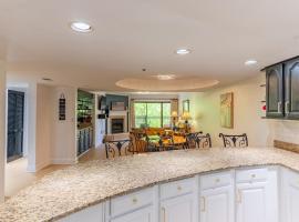 Gatehouse Condo By Beyond Expectations W Views, condo in Gatlinburg