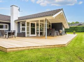 8 person holiday home in Aabenraa, hotel v destinaci Loddenhøj
