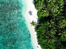 Diamond Island Eco Resort, hotel in Pulau Palambakbesar