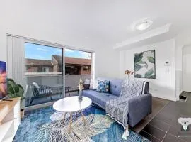 KozyGuru Harris Park Charming 1R Two-story Apt