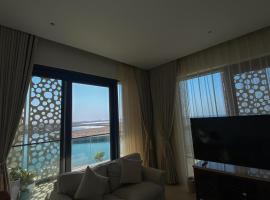 Juman flat Marina and Sea view, hotel in Ḩayl Āl ‘Umayr