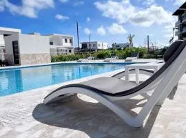 Lovely 2 Bed 2 Bath with Pool