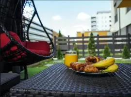 Cozy Special Pallady Apartament with Garden & Courtyard