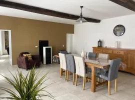 Gîte La Petite Renaudière - proche parc du Puy du F