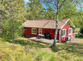 2 Bedroom Stunning Home In Gräddö, three-star hotel in Gräddö